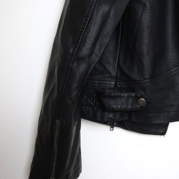 Forever 21 PLUS Size‎ Faux Leather Moto Jacket Size 0X - Picture 8 of 8
